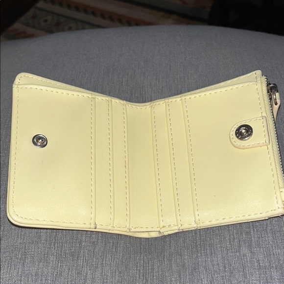 Steve Madden Butter Yellow Bifold Wallet - Picture 4 of 7
